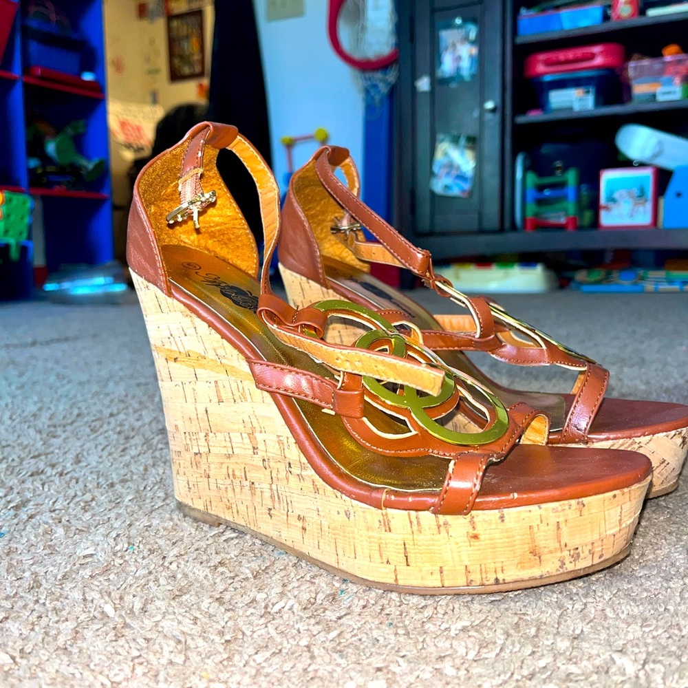 Apple Bottom brown wedges